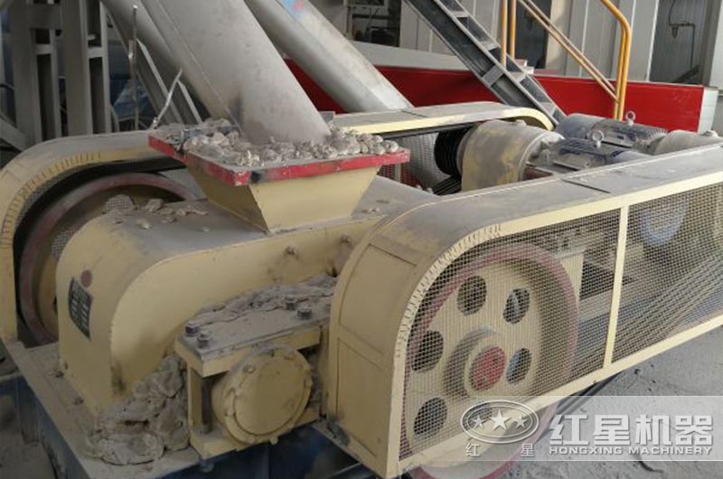 關于對輥式破碎機，客戶常問的5個問題（紅星老師傅實地講解）