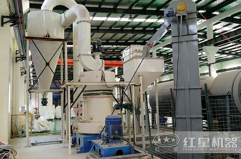 超細(xì)立式磨粉機(jī)環(huán)?，F(xiàn)場