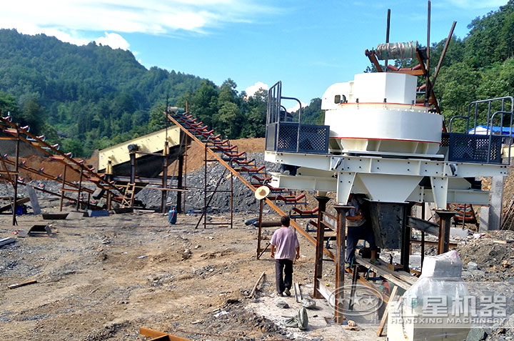 沖擊式制砂機現場作業(yè)圖