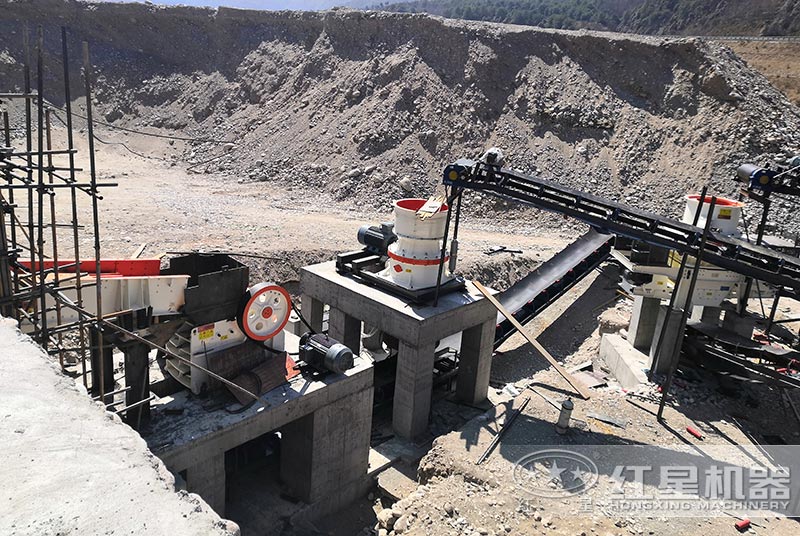 顎破機+圓錐破作業(yè)現場